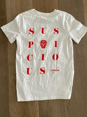 Antwerp White Short-Sleeve Tee with Red 'SUSPICIOUS' Graphic small